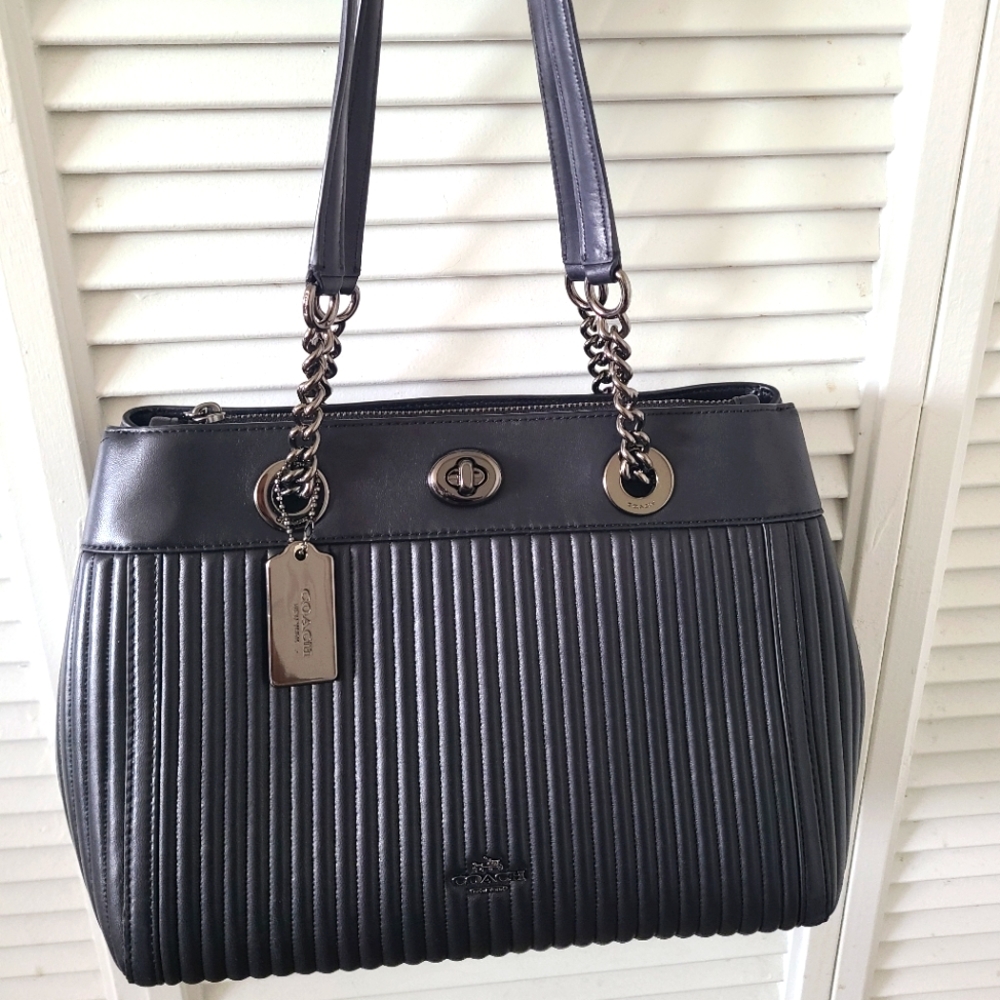 Coach Turnlock Edie Carryall Hand-Bag Black Quilted.
